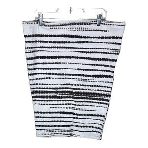 torrid  95% cotton pencil skirt tie die horizontal white and gray skirt size 2